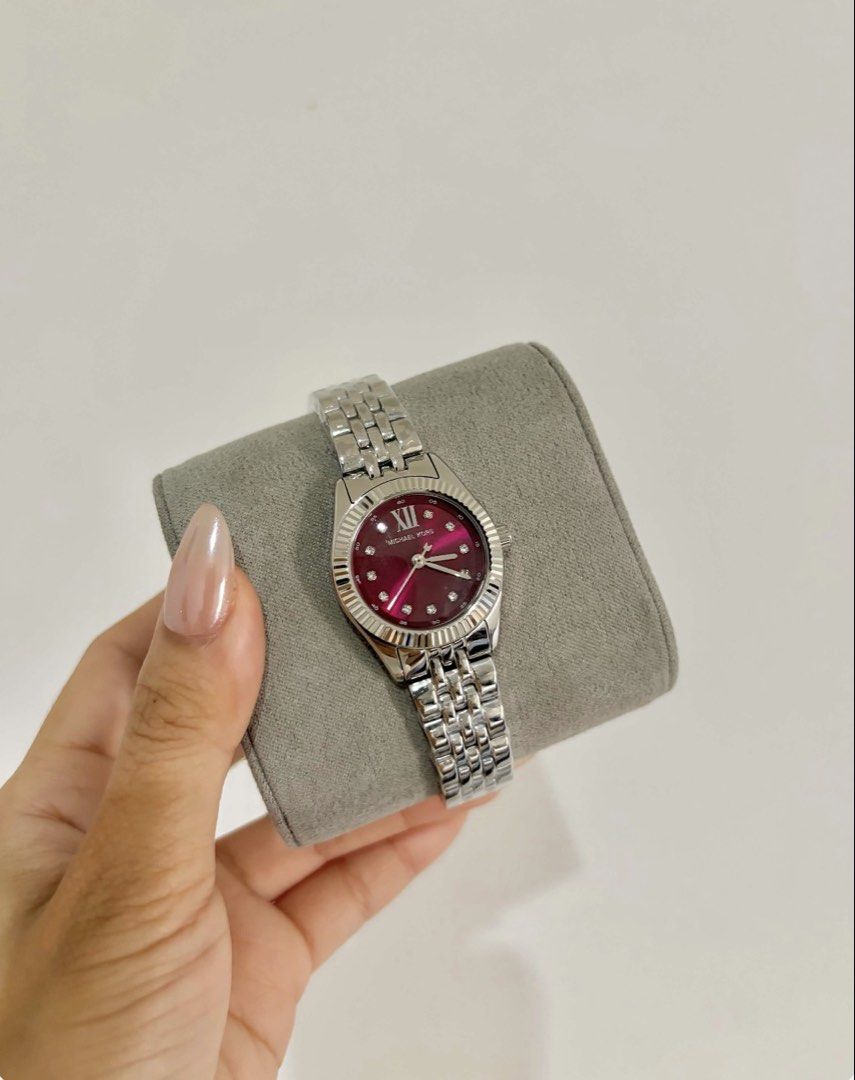 Mk petite Lexington (Category: Women's Watches) located in Manila. Submitted by ishfindsph (Listing ID 1470211109, Image 3). Description: MK on sale brandnew with box 🇺🇸 26MM sooo pretty and dainty ✨ Onhand ready to ship🤍.