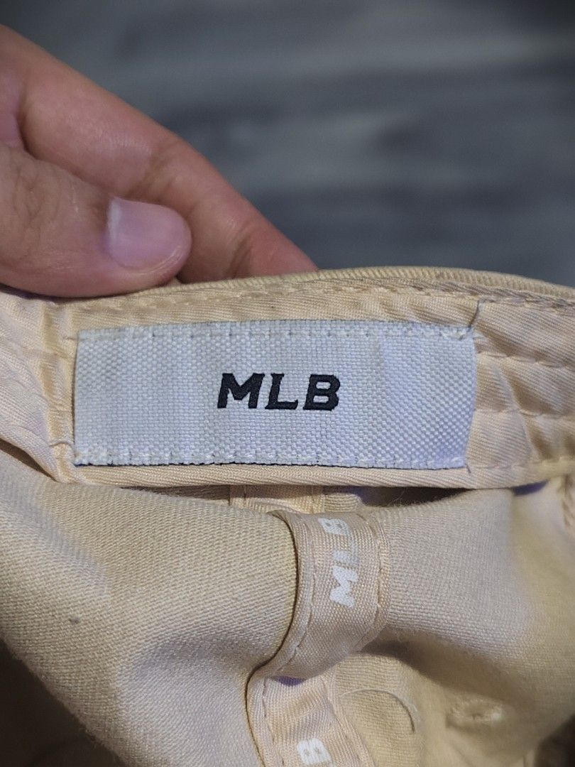 MLB (Category: Caps & Hats) located in Marikina City. Submitted by duaaaaa (Listing ID 1470307492, Image 3). Description: MLB LA cap Excellent condition No issue.