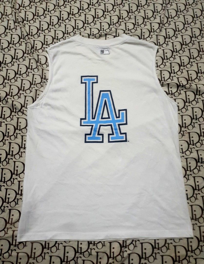 MLB LA dodgers big logo tank top sando (Category: Tshirts & Polo Shirts ) located in San Fernando. Submitted by retro.district. (Listing ID 1470347521, Image 1). Description: - MLB LA dodgers Tank top sando - Size: Medium(21x26) - Condition:Excellent - No issue.