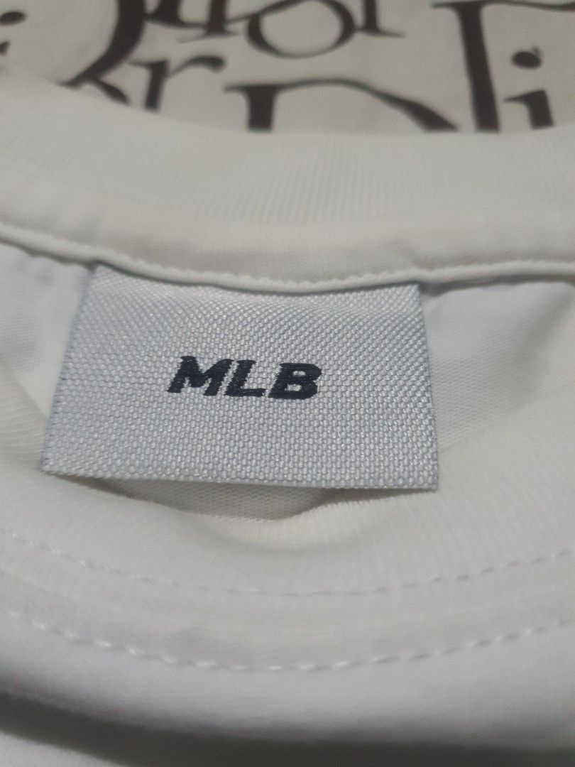 MLB LA dodgers big logo tank top sando (Category: Tshirts & Polo Shirts ) located in San Fernando. Submitted by retro.district. (Listing ID 1470347521, Image 3). Description: - MLB LA dodgers Tank top sando - Size: Medium(21x26) - Condition:Excellent - No issue.