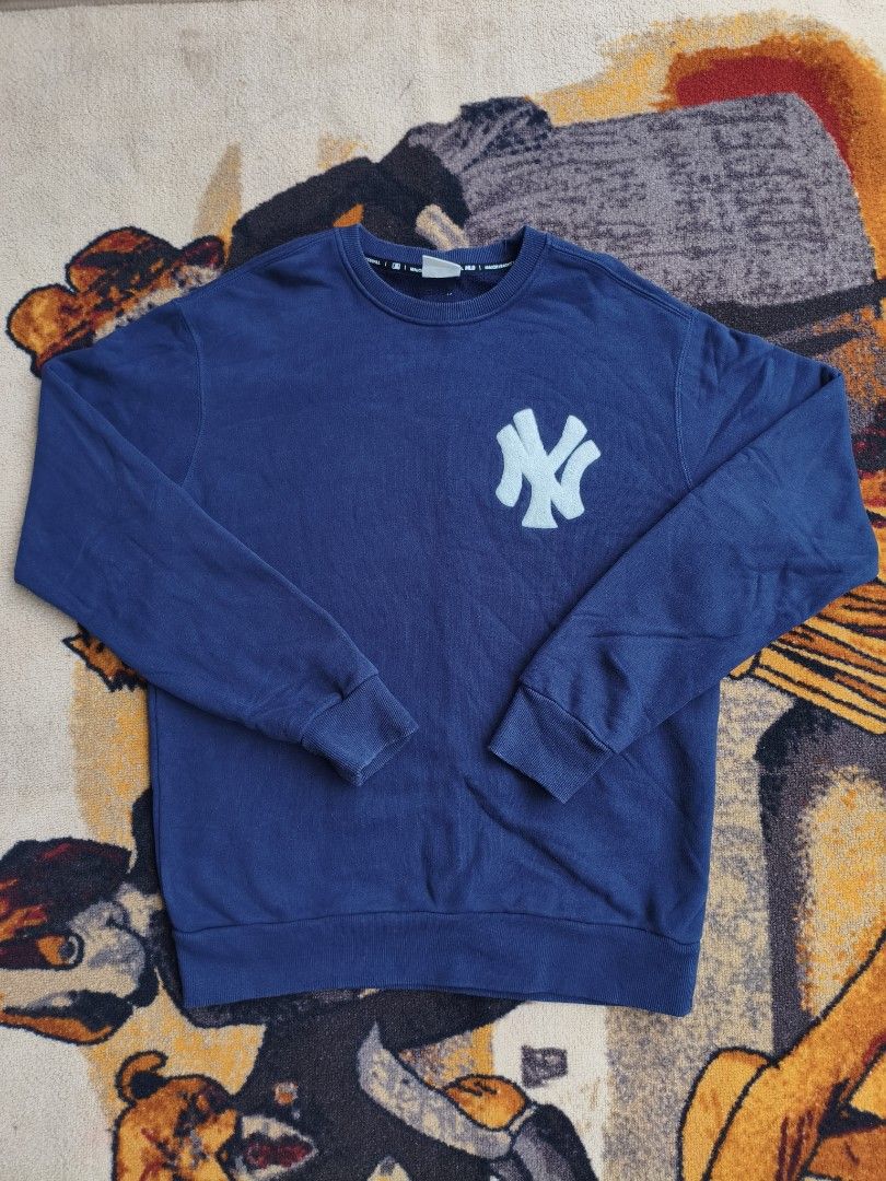 MLB New York Yankees Blue Sweatshirt (Category: Coats, Jackets and Outerwear) located in Davao. Submitted by simonandre53791 (Listing ID 1470253030, Image 1). Description: - Authentic MLB blue sweatshirt with large embroidered New York Yankees chest logo - Cozy soft fleece interior lining for ultimate warmth and comfort - Ribbed cuffs and hem for a snug, secure fit - Features stylish branded tape along the inner neckline - Wash care tag attached;