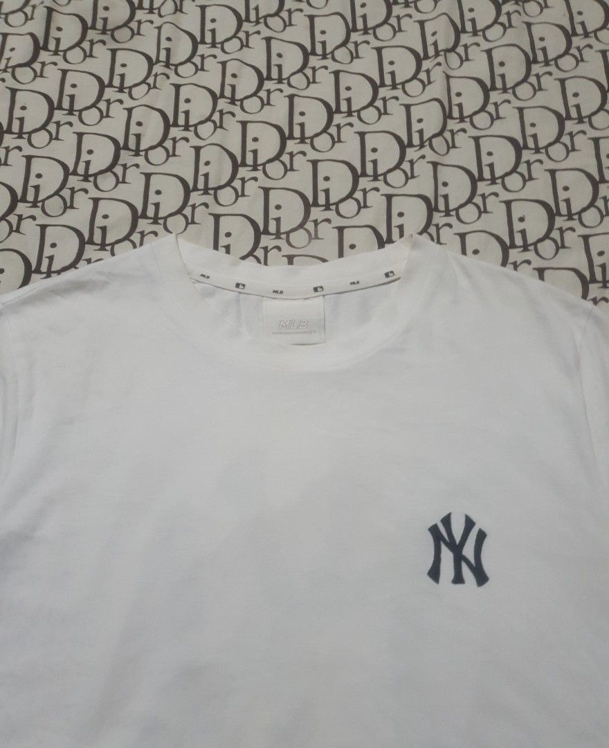 MLB NY Yankees big logo (Category: Tshirts & Polo Shirts ) located in San Fernando. Submitted by retro.district. (Listing ID 1470347122, Image 3). Description: - MLB NY big logo - Size: Large(21x28) - Condition: Excellent - No issue.