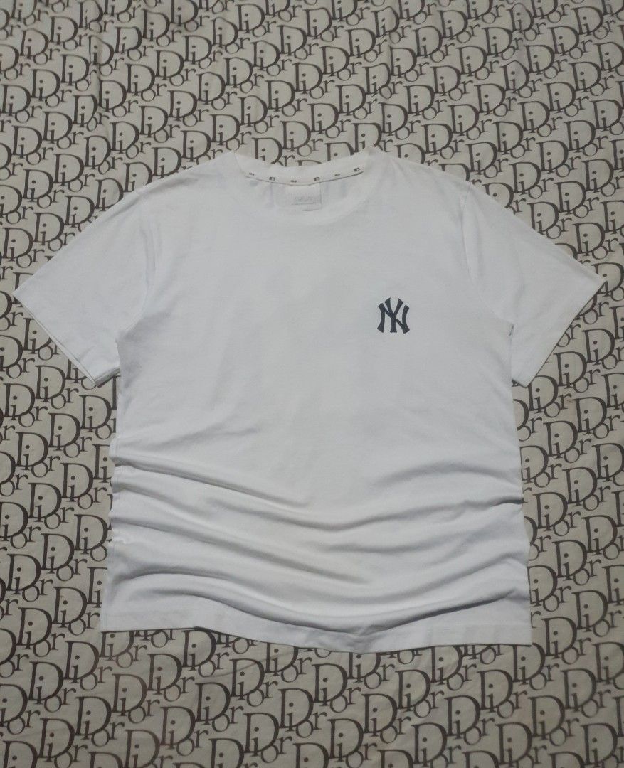 MLB NY Yankees big logo (Category: Tshirts & Polo Shirts ) located in San Fernando. Submitted by retro.district. (Listing ID 1470347122, Image 2). Description: - MLB NY big logo - Size: Large(21x28) - Condition: Excellent - No issue.