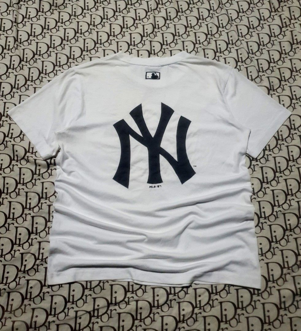 MLB NY Yankees big logo (Category: Tshirts & Polo Shirts ) located in San Fernando. Submitted by retro.district. (Listing ID 1470347122, Image 1). Description: - MLB NY big logo - Size: Large(21x28) - Condition: Excellent - No issue.