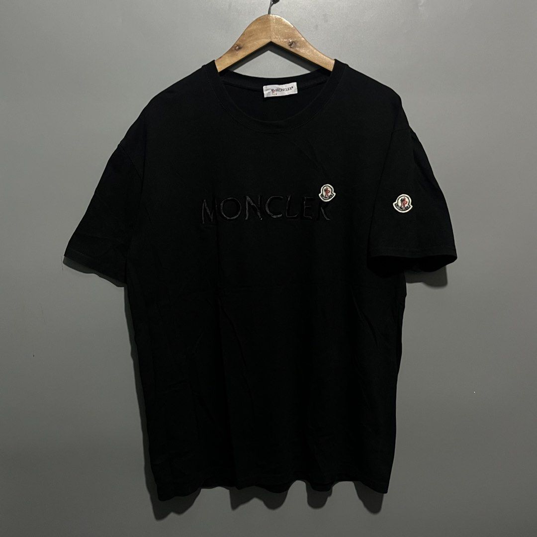 Moncler embroidered logo (Category: Formal Shirts) located in Giporlos. Submitted by deloria_jhayr (Listing ID 1470271004, Image 1). Description: Excellent condition No issue W:24 L:29.