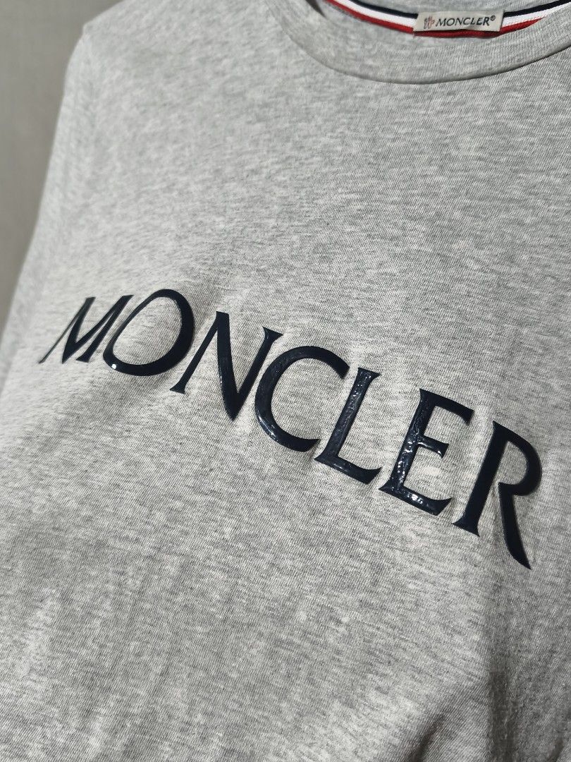 MONCLER MONDUCK GRAPHIC PANEL SHIRT (Category: Tshirts & Polo Shirts ) located in Pandi. Submitted by rhaine.2zz (Listing ID 1470307930, Image 3). Description: MONCLER MONDUCK GRAPHIC PANEL SHIRT LIKE NEW CONDITION NO ISSUE JUST MISSING WASHTAGS. SOLID PRINT 19 WIDTH 28 LENGTH 10/10 COLOR RATE 📩📩📩.