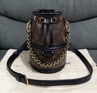 (Category: ) located in . Submitted by chic.bags (Listing ID 1470212511, Image 1). Description: .