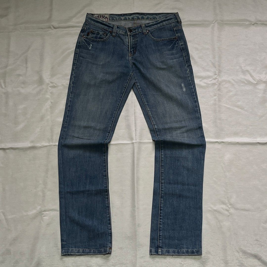 Mossimo Jeans 1986 Blue Denim Size 30 (Category: Jeans) located in Dasmarinas. Submitted by minx203 (Listing ID 1470300381, Image 1). Description: - Brand: Mossimo (Vintage 1986 collection) - Color: Classic blue denim wash - Size: Tagged Size 30 on inner label - Fit: Straight leg - Material: Durable, high-quality cotton - Features: Front and back pockets, iconic branded leather patch on back waistband - Condition: Great vintage condition, stylish