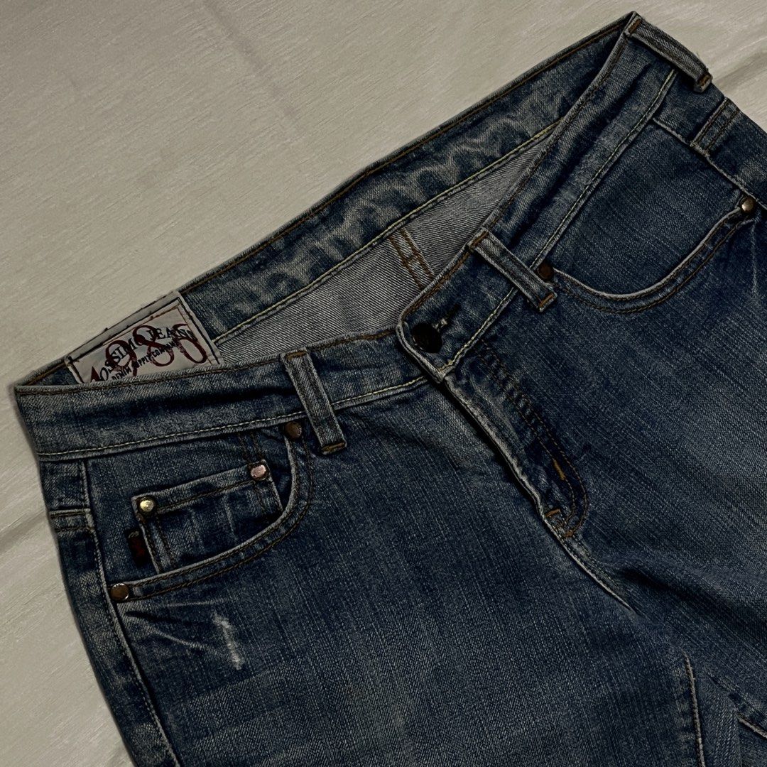 Mossimo Jeans 1986 Blue Denim Size 30 (Category: Jeans) located in Dasmarinas. Submitted by minx203 (Listing ID 1470300381, Image 3). Description: - Brand: Mossimo (Vintage 1986 collection) - Color: Classic blue denim wash - Size: Tagged Size 30 on inner label - Fit: Straight leg - Material: Durable, high-quality cotton - Features: Front and back pockets, iconic branded leather patch on back waistband - Condition: Great vintage condition, stylish