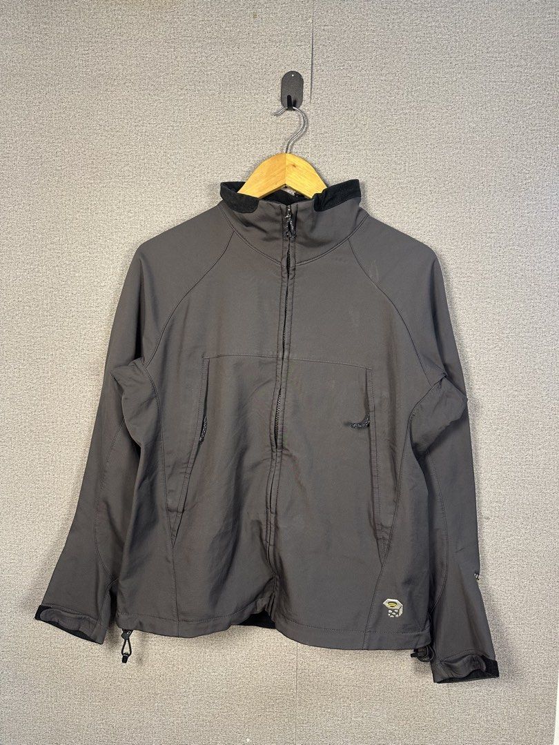 MOUNTAIN HARDWEAR FULL ZIP JACKET (Category: Coats, Jackets and Outerwear) located in Rizal. Submitted by jamesthrift (Listing ID 1470162289, Image 1). Description: MOUNTAIN HARDWEAR FULL ZIP JACKET Size : S fit to M Dimes: -width 18 -length 23 Condition: excellent Color Rate: 9.5 Issue: none 🏷️399+sf.