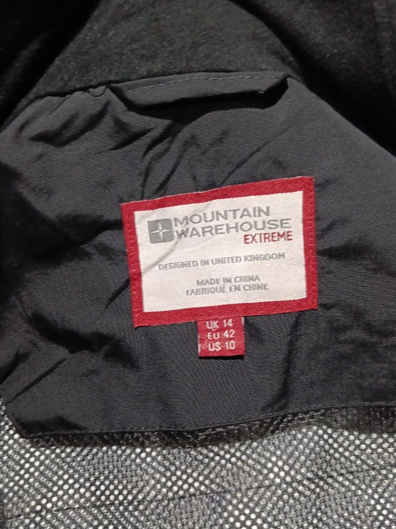 Mountain warehouse water resistant jacket (Category: Coats, Jackets and Outerwear) located in San Carlos City. Submitted by wilburstthriftstore (Listing ID 1470191389, Image 3). Description: Mountain warehouse water resistant jacket Fit Large W20 | L27 issue - no zipper puller sa chest pocket. 10/10 color rate Good as new👌🏾 ₱950 + sf.