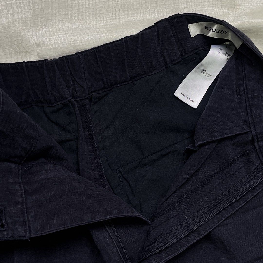 Moussy Black Wide Leg Pants (Category: Jeans) located in Dasmarinas. Submitted by minx203 (Listing ID 1470297830, Image 3). Description: - Brand: Moussy - Color: Classic Black - Material: 90% Lyocell, 10% Linen blend (soft & breathable) - Fit: Wide-leg with elastic waistband at the back for all-day comfort - Details: Front pleats, side pockets, and zip fly with button closure - Origin: Made in China - Perfect for: Office wear or chic casual outfi