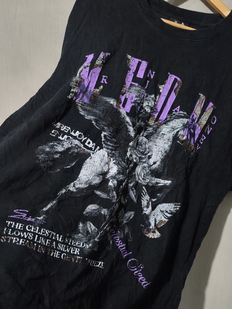 MR ENJOY DA MONEY (Category: Tshirts & Polo Shirts ) located in Pandi. Submitted by rhaine.2zz (Listing ID 1470305977, Image 2). Description: MR ENJOY DA MONEY CELESTIAL STEED EXCELLENT CONDITION NO SURE KUNG CRACK OR DESIGN YUNG SA PRINT NYA. (SEE 2ND PHOTO) JAPANESE FABRIC SAME SA TELA NG HUMAN MADE. 10/10 COLOR RATE NEED WASH ONLY 23 WIDTH 28 LENGTH SIZE MEDIUM 📩📩📩.