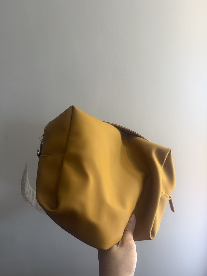 Muji pouch (Category: Purses & Pouches) located in Quezon City. Submitted by destashingmycloset (Listing ID 1470253298, Image 1). Description: .
