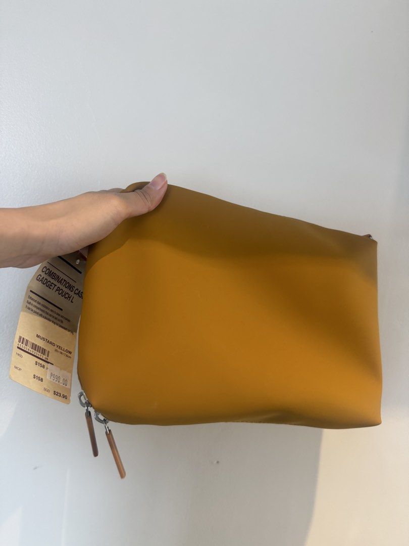 Muji tech pouch (Category: Purses & Pouches) located in Quezon City. Submitted by destashingmycloset (Listing ID 1470253409, Image 1). Description: .