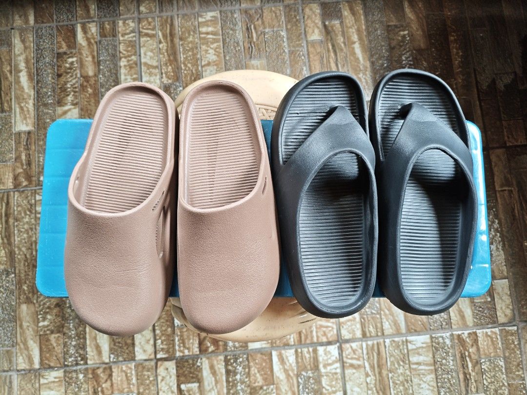 MULE NIKE (Category: Slippers & Slides) located in Manila. Submitted by sepjidawn (Listing ID 1470228364, Image 1). Description: MULE NIKE conditions: 9/10 and 8,5/10 size: both fit 8,5us / 26,5cm color: brown/black ⏹️PRICE; 299 (bundle na) 🟡sobrang gaan and comfy suotin 🟡yun brown is 1;1 c0py ÜÄ qu@lity maganda 🟡size 7 sa tag un brown pero both yan good fit sa size 8,5us men/26,5cm ang sukat ng paa ppde rin sa size 8 or 26cm atleast may allow