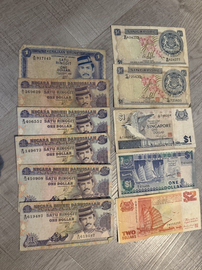 Multiple old notes (Category: Currency) located in Singapore. Submitted by uncleringgo (Listing ID 1470179056, Image 4). Description: Name your price, clearing out and found these notes☺️.