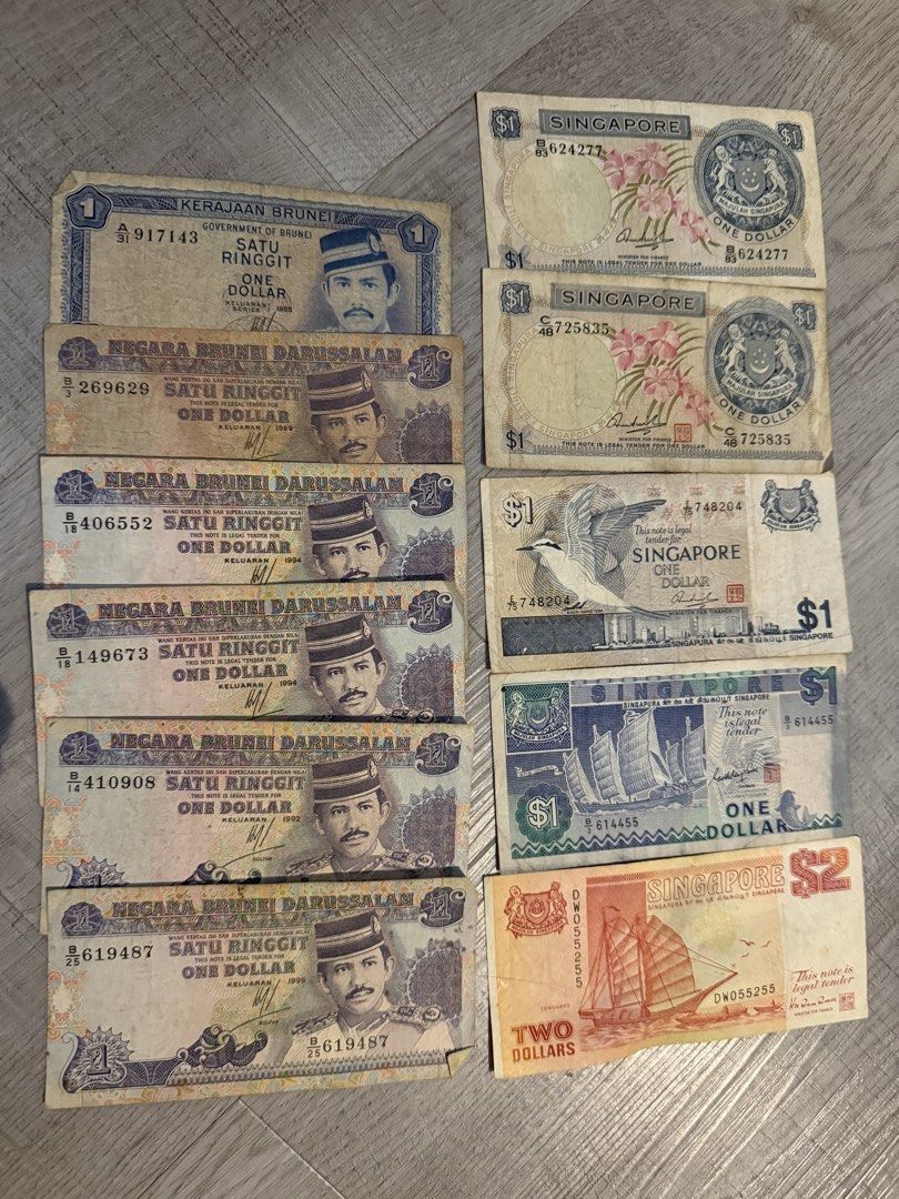 Multiple old notes (Category: Currency) located in Singapore. Submitted by uncleringgo (Listing ID 1470179056, Image 3). Description: Name your price, clearing out and found these notes☺️.