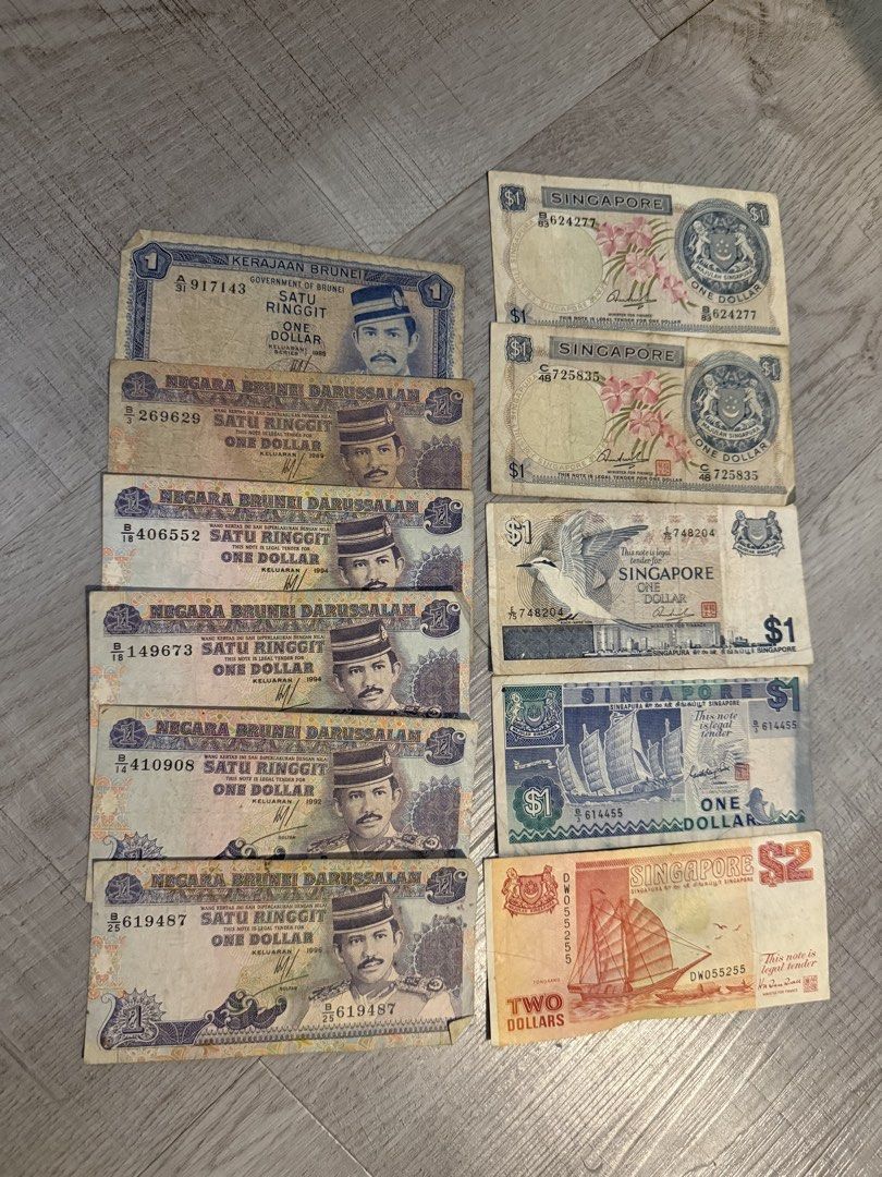Multiple old notes (Category: Currency) located in Singapore. Submitted by uncleringgo (Listing ID 1470179056, Image 5). Description: Name your price, clearing out and found these notes☺️.