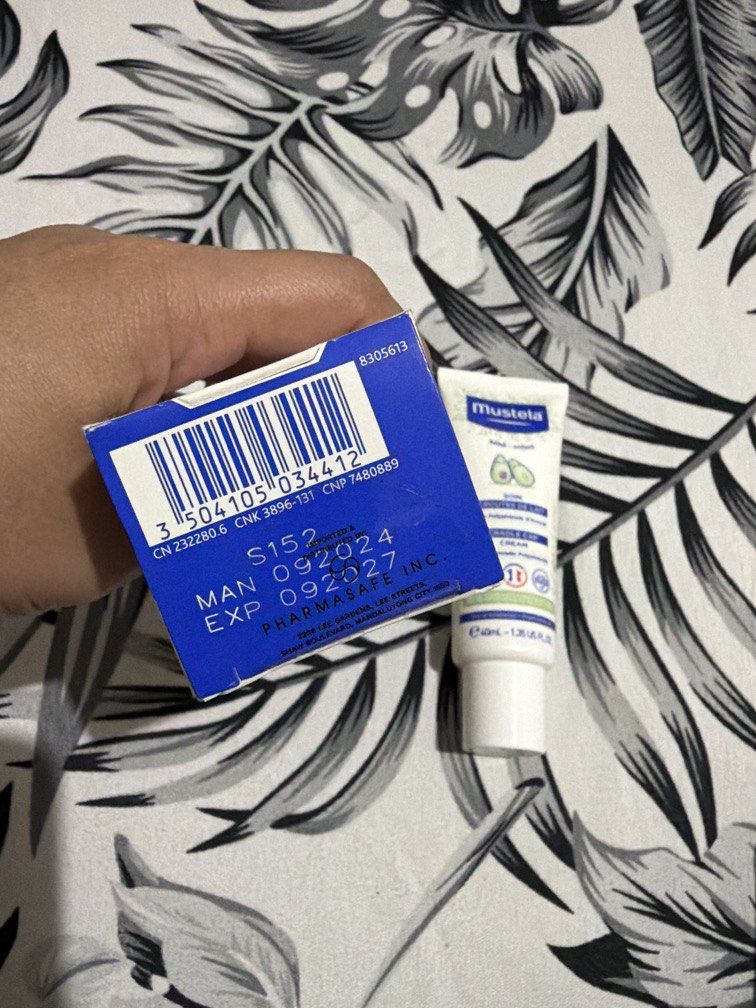 Mustella Cradle Cap (Category: Bathtub & Bath Accessories) located in Pasig City. Submitted by ruthy_09 (Listing ID 1470274319, Image 2). Description: 95% used Once used Expiration 2027/09 With box .