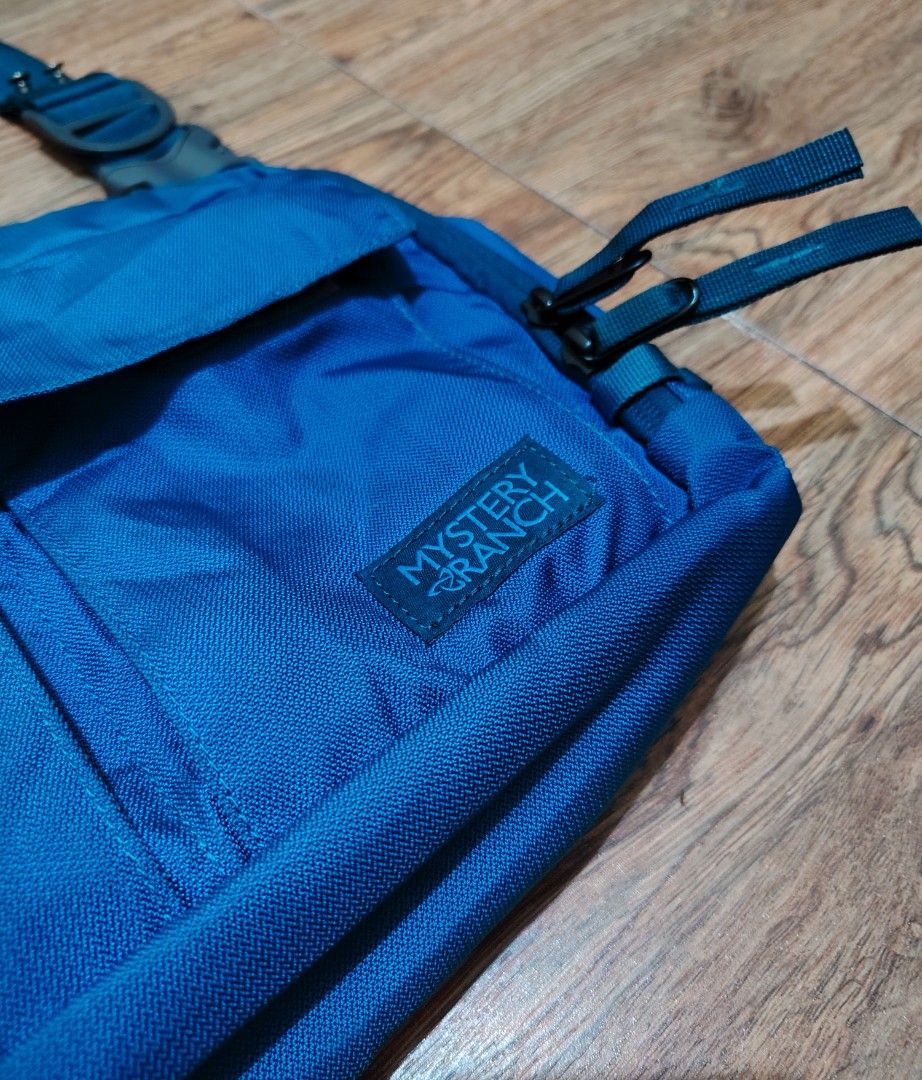 MYSTERY RANCH - District 8 Splash Shoulder Bag (Category: Sling Bags) located in Manila. Submitted by espesyaloffer (Listing ID 1470147867, Image 3). Description: MYSTERY RANCH - District 8 Splash Shoulder Bag Condition : 9/10 Dimensions ⬇️ Width : 3 Length : 11 Height : 8 Flaws : none P2,480 + sf.