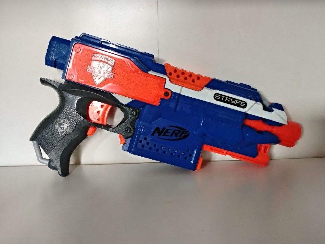 Nerf (Category: Action & Battle Toys) located in Sepang. Submitted by happyfamilygodbless (Listing ID 1470247173, Image 3). Description: Nerf lumitron - 95.nerf vigilon - 75 nerf stryfe (battery housing rusted)40.. Misc nerf parts name your price, if buy gun free misc parts.