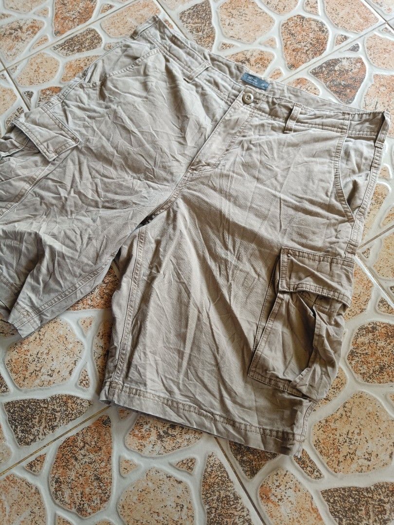 NET MEN CARGO PANTS (Category: Shorts) located in Davao. Submitted by thrift.it.denzz (Listing ID 1470210215, Image 2). Description: NET MEN - SIZE WAIST 33 LENGTH 19 - GOOD AS NEW CONDITION - NEED WASH - 🏷️350 ADD SHIPPING FEE 📩DM📩.