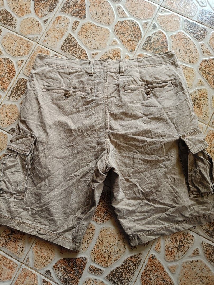 NET MEN CARGO PANTS (Category: Shorts) located in Davao. Submitted by thrift.it.denzz (Listing ID 1470210215, Image 1). Description: NET MEN - SIZE WAIST 33 LENGTH 19 - GOOD AS NEW CONDITION - NEED WASH - 🏷️350 ADD SHIPPING FEE 📩DM📩.