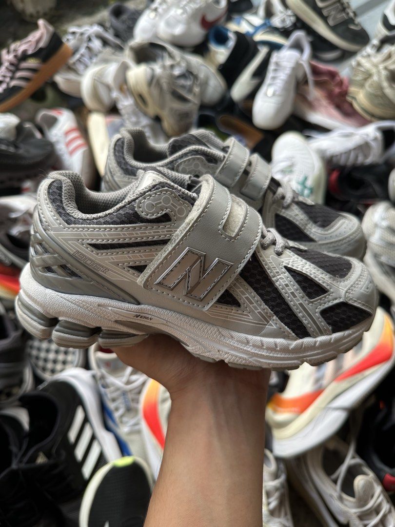 New Balance 1906 Hook & Loop (Category: Babies & Kids Fashion) located in Marikina City. Submitted by azaero (Listing ID 1470284203, Image 3). Description: Size kids / Youth US 2 / cm 20 / Euro 33.5 Excellent Condition.