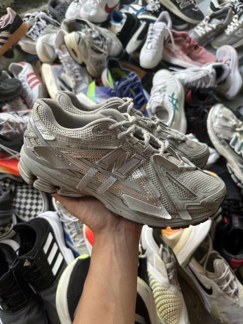New Balance 1906A Grey Silver Metallic (Category: Sneakers) located in Marikina City. Submitted by azaero (Listing ID 1470283517, Image 1). Description: Size Men's US 8.5 / cm 26.5 / Euro 42 Excellent Condition no issues .