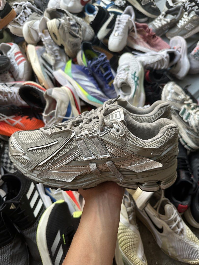 New Balance 1906A Grey Silver Metallic (Category: Sneakers) located in Marikina City. Submitted by azaero (Listing ID 1470283517, Image 3). Description: Size Men's US 8.5 / cm 26.5 / Euro 42 Excellent Condition no issues .