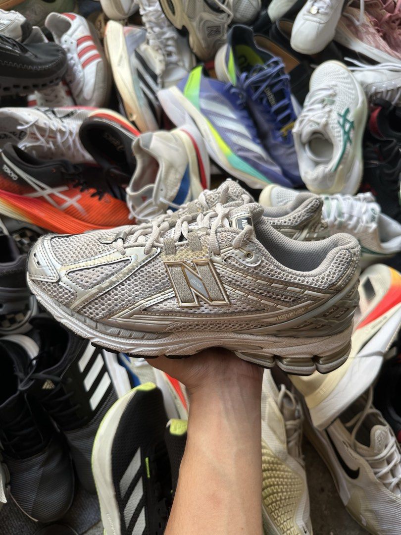New Balance 1906r (Category: Sneakers) located in Marikina City. Submitted by azaero (Listing ID 1470283697, Image 1). Description: Size Men's US 9 / cm 27 / Euro 42.5 Excellent Condition.