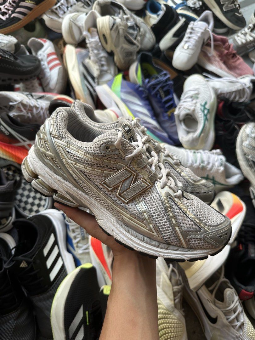 New Balance 1906r (Category: Sneakers) located in Marikina City. Submitted by azaero (Listing ID 1470283697, Image 3). Description: Size Men's US 9 / cm 27 / Euro 42.5 Excellent Condition.