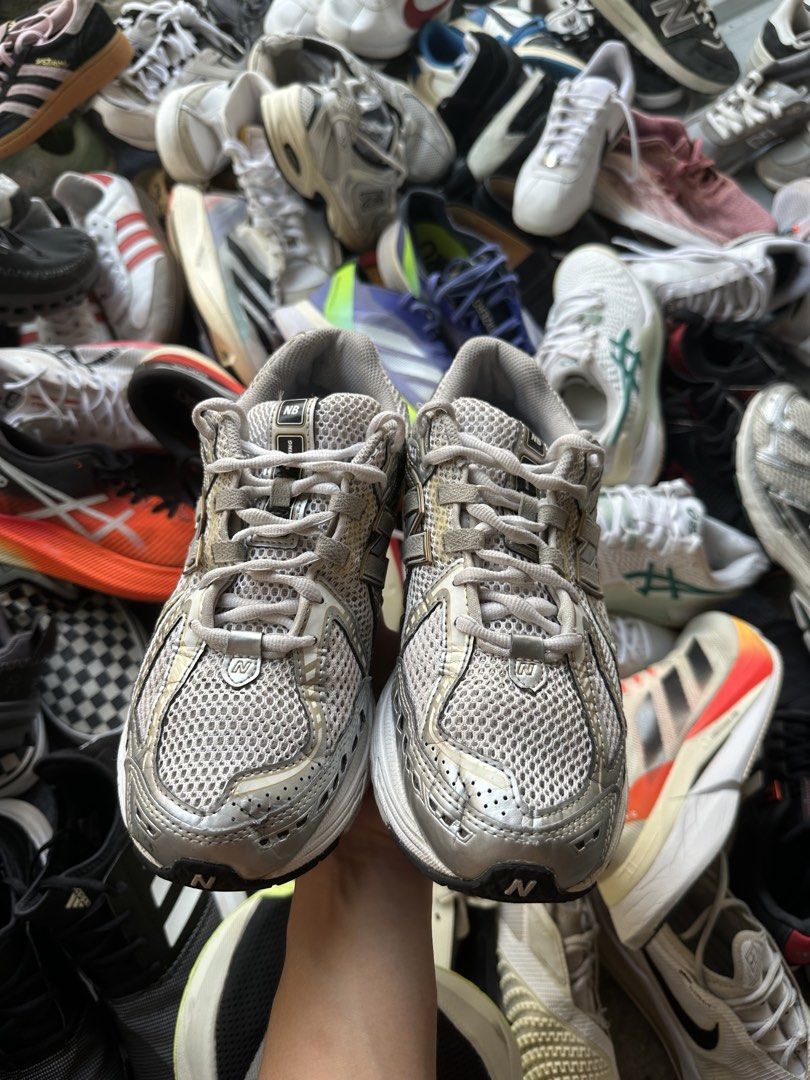 New Balance 1906r (Category: Sneakers) located in Marikina City. Submitted by azaero (Listing ID 1470283697, Image 2). Description: Size Men's US 9 / cm 27 / Euro 42.5 Excellent Condition.
