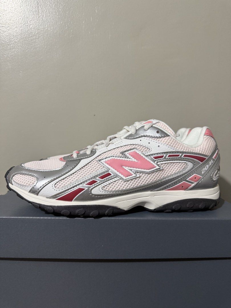 New Balance 204L Size 8.5A (Category: Sneakers) located in Quezon City. Submitted by hanzpascua (Listing ID 1470294991, Image 2). Description: New Balance 204L Size 8.5 womens Brand New.