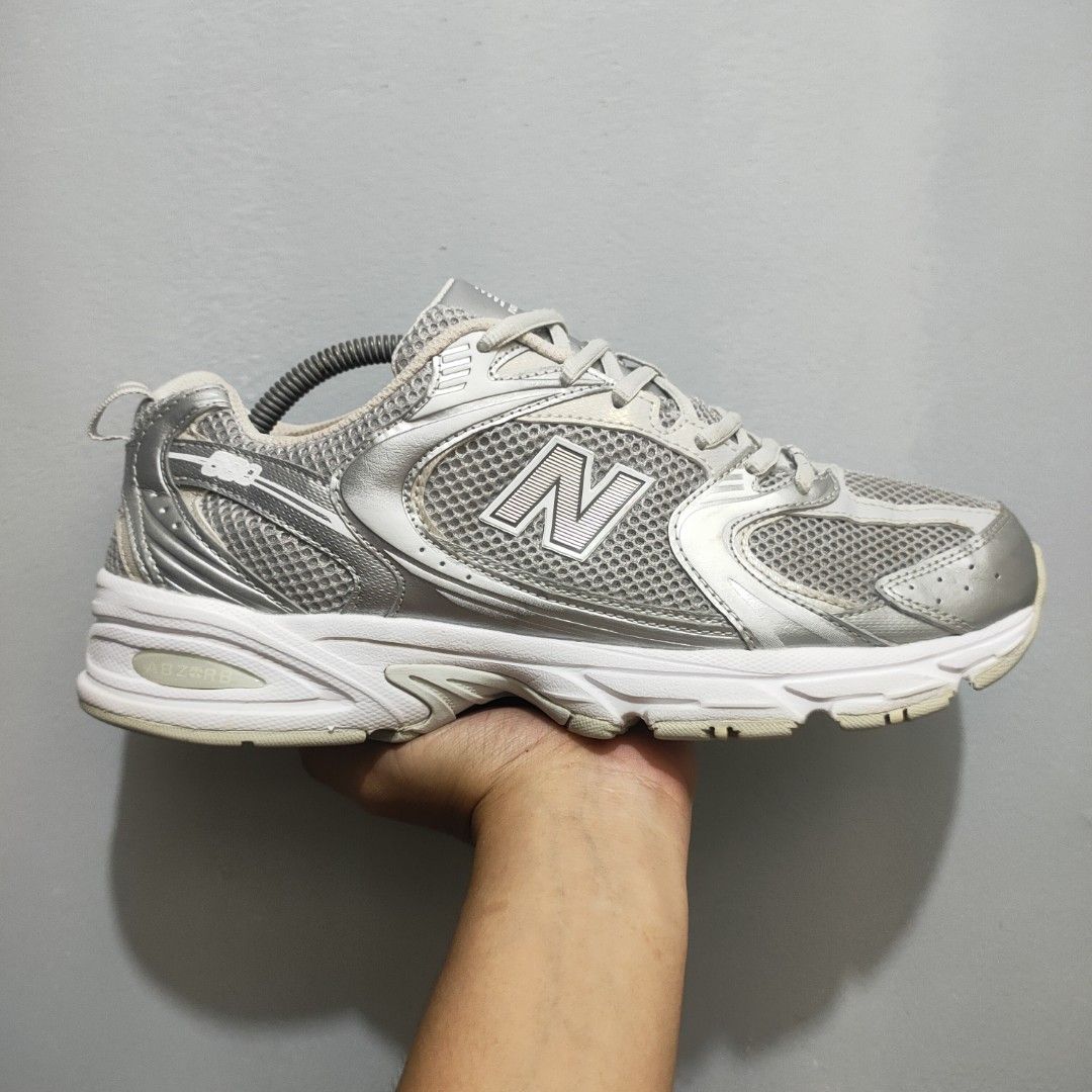 New Balance 530 Silver Metallic (Category: Sneakers) located in Iligan City. Submitted by uishoe (Listing ID 1470260204, Image 1). Description: Excellent Condition Minimal signs of usage only Size 42.5 EUR 9 US.