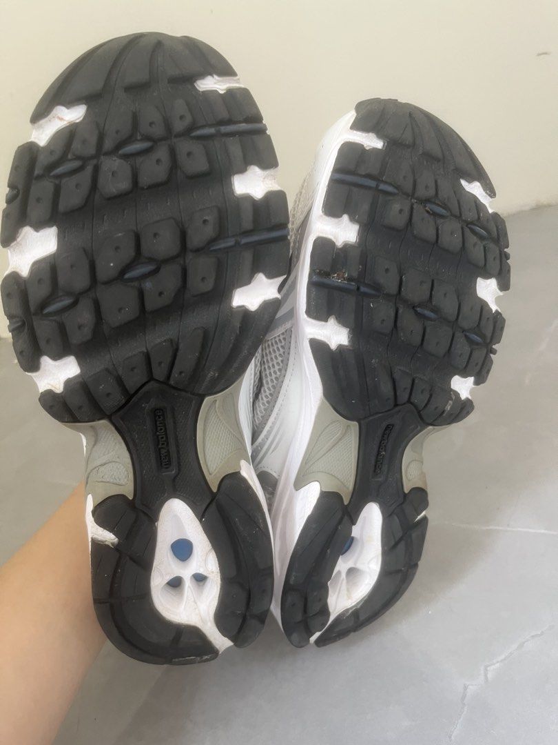 New Balance 530 White Silver Sneakers (Category: Sneakers) located in Bulacan. Submitted by jhemieee (Listing ID 1470192017, Image 3). Description: - Brand: New Balance - Model: 530 (White/Silver) - Size: US 5.5 Men / US 7 Women - Condition: Worn a few times, uppers and soles are still very clean - Features: Classic retro running design, breathable mesh with synthetic overlays, chunky ABZORB cushioned midsole - RFS: Decluttering closet.