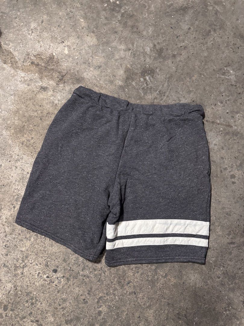 New Balance dark grey short (Category: Shorts) located in Pasig City. Submitted by dripthrift1600 (Listing ID 1470319672, Image 2). Description: - New balance grey short - Good condition - Issue: None - Sizes: M - Dimes: 32x17.