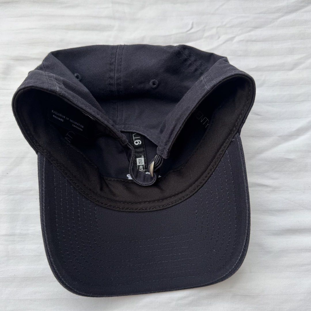 NEW ERA (Category: Hats & Beanies) located in Pasig City. Submitted by jaaard (Listing ID 1470286744, Image 3). Description: For sale.