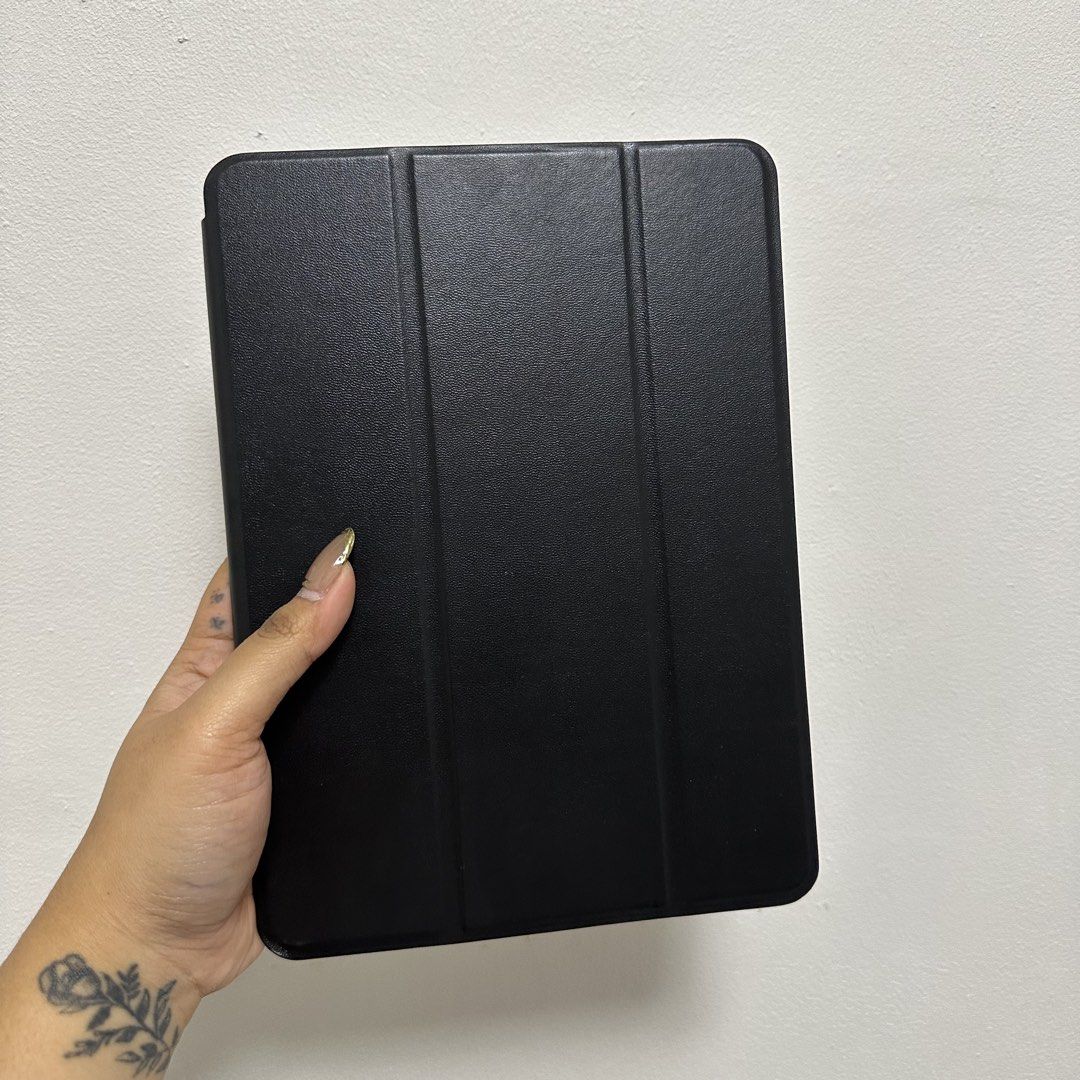 NEW iPad 10th Gen Casing (Category: Cases & Sleeves) located in Pasig City. Submitted by loveyyy08 (Listing ID 1470296875, Image 1). Description: NEW iPad 10th Gen Casing RFS: Wrong unit :( 📍Location: Pasig Lifehomes 🛵Delivery: Same day delivery/LBC only 💰Mode of Payment: Cash/Bank Transfer .