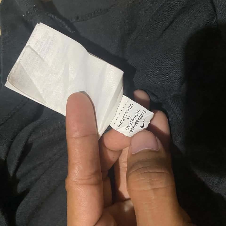 nike (Category: Tshirts & Polo Shirts ) located in Malabon City. Submitted by not_just_fits (Listing ID 1470145762, Image 3). Description: Dimes: ▪️W: 22.5 L: 27.5 Flaw/s: ▪️loose stitch, 3pin holes.