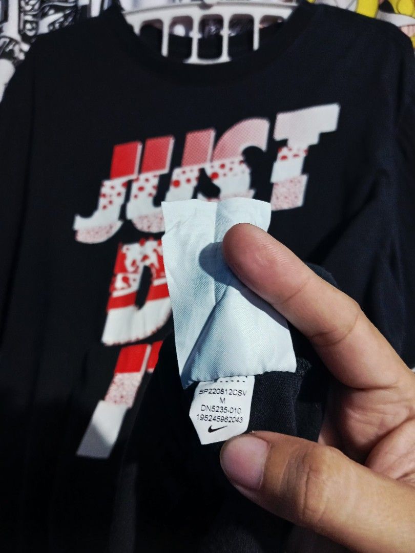 🔥Nike🔥 (Category: Activewear) located in Cadiz. Submitted by jcthrifting (Listing ID 1470151473, Image 3). Description: 🔥Nike🔥 Just Do It The Nike Tee👕 authentic✅️ M on tag 20.5W×28L excellent no issue 📩.