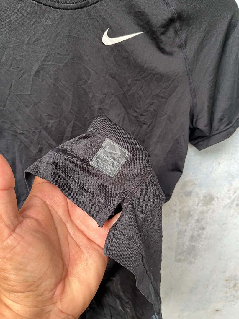 Nike (Category: Tshirts & Polo Shirts ) located in Siay. Submitted by Jaaziahthriftdumaguete (Listing ID 1470346968, Image 3). Description: Wts ❗ Nike pro combat compression 16 width 26 length 10/10 color rate Flawless No crack on print Mine : 550 Free shipping fee Location Zamboanga Sibugay Mindanao.