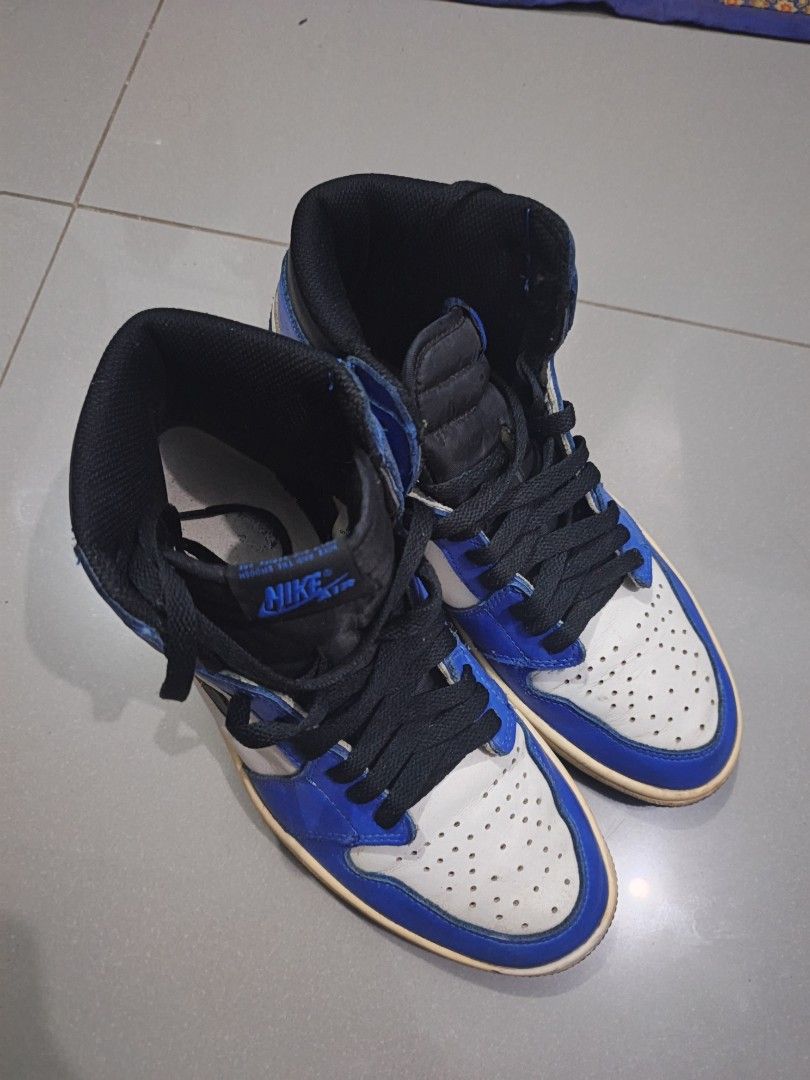 Nike Air Jordan 1 Retro High (Category: Sneakers) located in Cainta. Submitted by rkic02 (Listing ID 1470143257, Image 2). Description: Nike Air Jordan 1 High Cut Size: US 8.5 / UK 7.5 / EUR 42 With minimal creases and scratches. Has spike and grip on thr floor. RFS: Hindi na kasya. Need funds for school. MOP: Cash/Gcash Meetup or delivery (Buyer will shoulder the SF). Loc: Cainta, Rizal PM FOR MORE INFO.