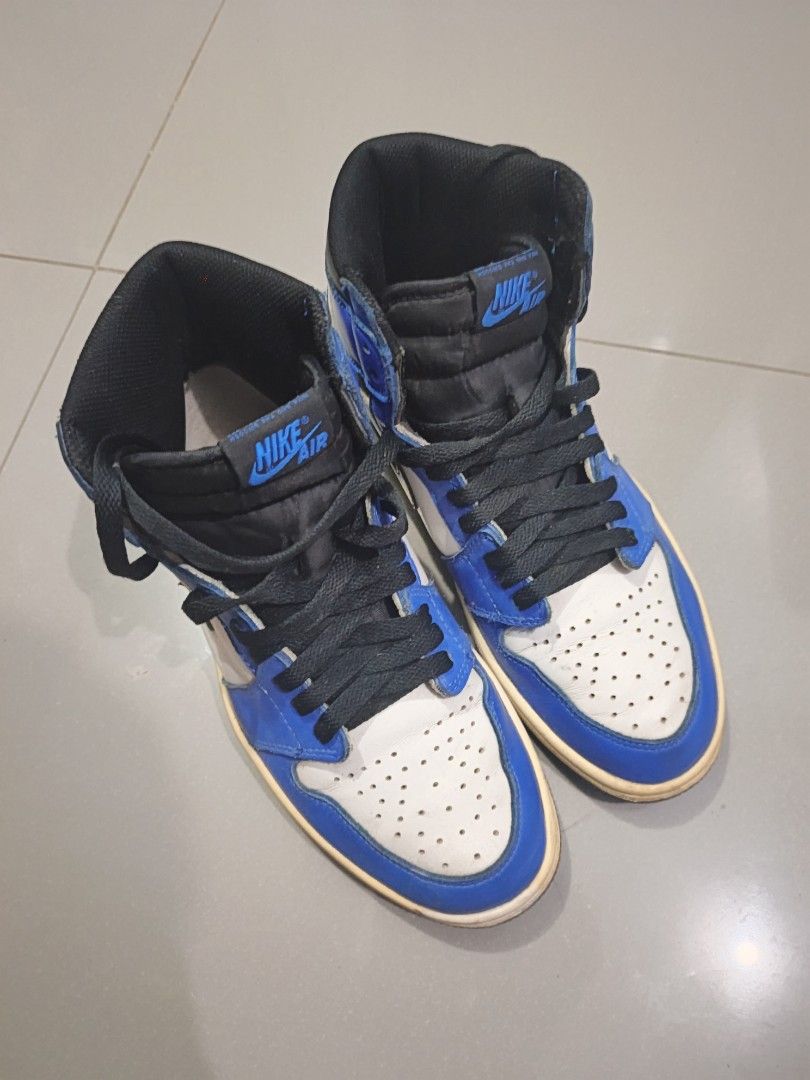 Nike Air Jordan 1 Retro High (Category: Sneakers) located in Cainta. Submitted by rkic02 (Listing ID 1470143257, Image 1). Description: Nike Air Jordan 1 High Cut Size: US 8.5 / UK 7.5 / EUR 42 With minimal creases and scratches. Has spike and grip on thr floor. RFS: Hindi na kasya. Need funds for school. MOP: Cash/Gcash Meetup or delivery (Buyer will shoulder the SF). Loc: Cainta, Rizal PM FOR MORE INFO.