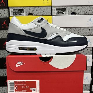 (Category: ) located in . Submitted by pickplanet_sneaker_shirt (Listing ID 1470213305, Image 1). Description: .