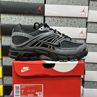 (Category: ) located in . Submitted by pickplanet_sneaker_shirt (Listing ID 1470228601, Image 1). Description: .