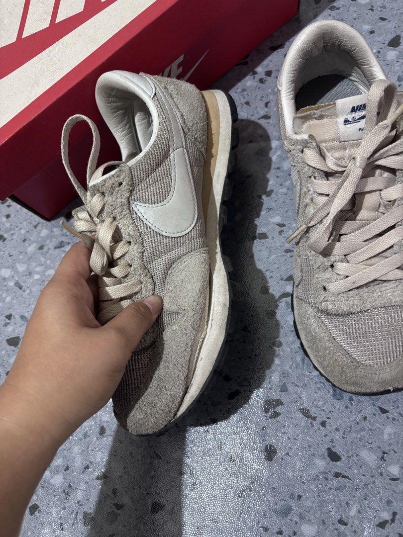 NIKE AIR PEGASUS 83 PRM (Category: Sneakers) located in Manila. Submitted by keyttttt_keyttttt (Listing ID 1470190441, Image 3). Description: Comes with complete box ✨Condition: Pre-loved used but still wearable! The sole is slightly detached, but it can still be fix..