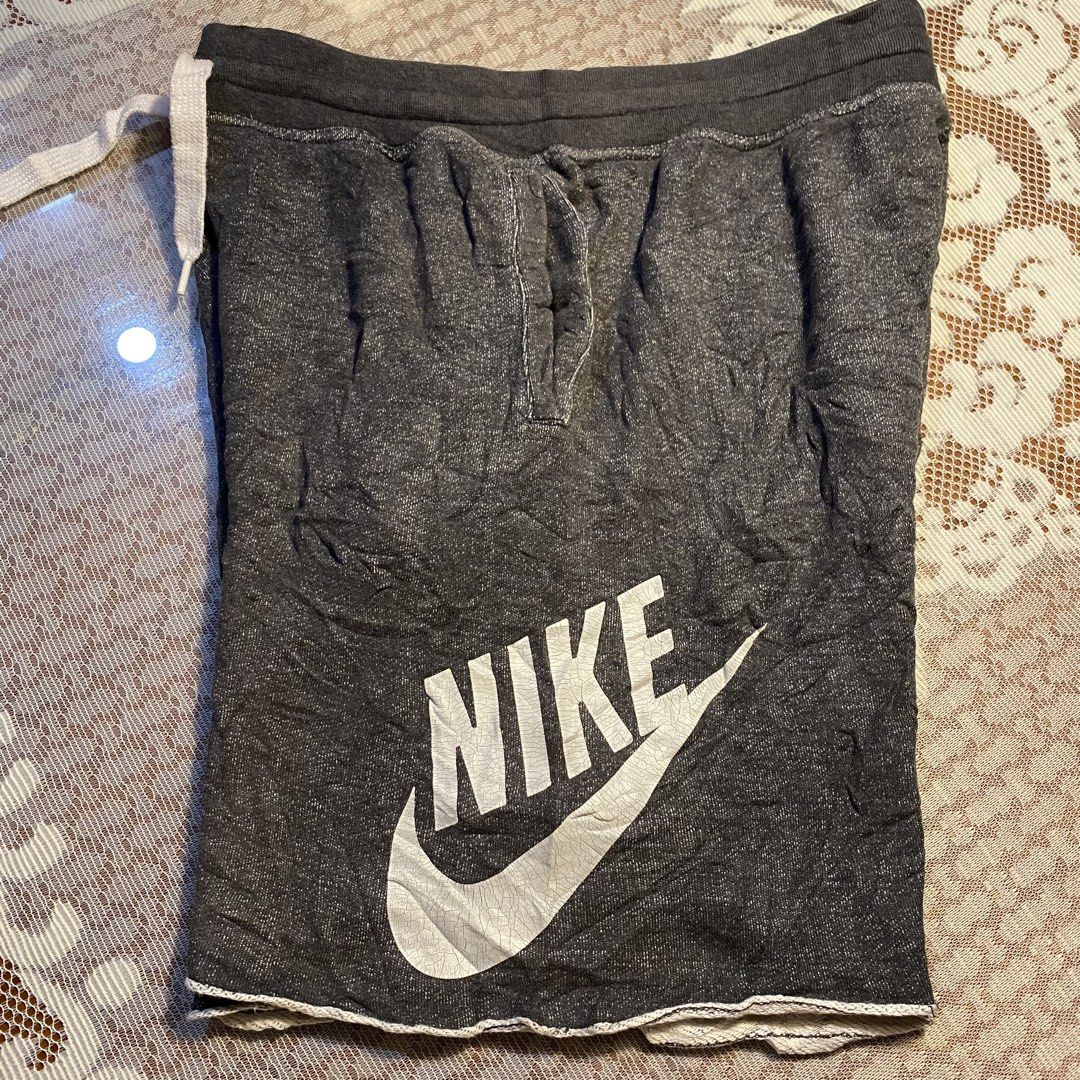 Nike Alumni XL (Category: Shorts) located in Makati City. Submitted by mrbrightside01 (Listing ID 1470267942, Image 2). Description: Size XL 32-36 length 19 leg opening 13 issue see last pic (not sure if the print is crack or sesign.