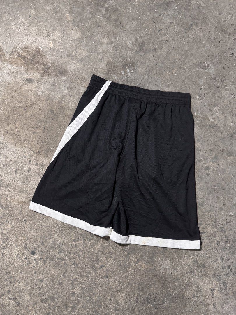 Nike big swoosh (Category: Shorts) located in Pasig City. Submitted by dripthrift1600 (Listing ID 1470314944, Image 2). Description: - Nike Big Swoosh - Good condition - Issue: Stitches - Sizes: S - Dimes: 26x18.